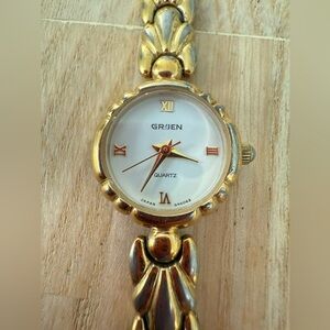 Gruen ladies gold tone dress watch NEW BATTERY